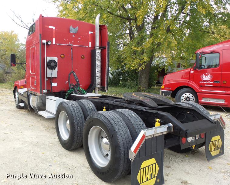 image for item DB9944 1995 Kenworth T600 semi truck