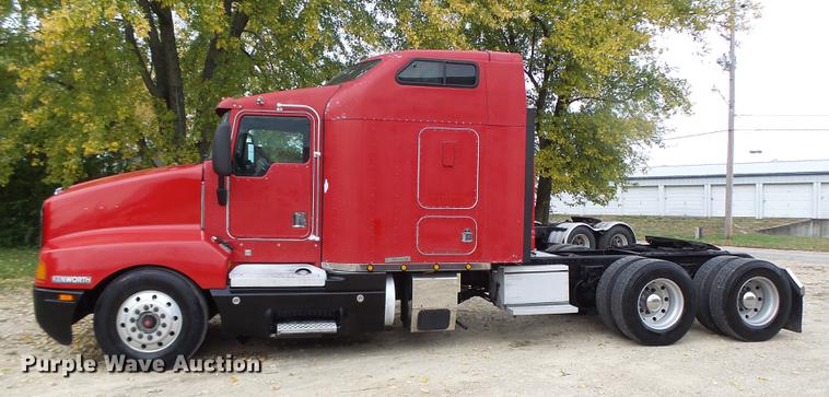 image for item DB9944 1995 Kenworth T600 semi truck