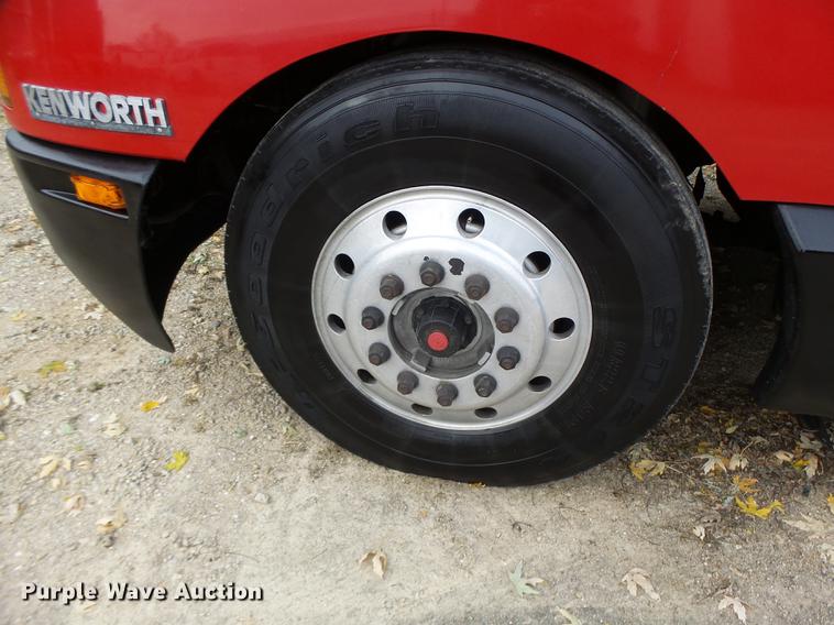 image for item DB9944 1995 Kenworth T600 semi truck