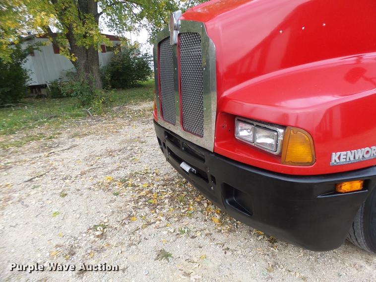 image for item DB9944 1995 Kenworth T600 semi truck