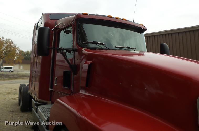 image for item DB9944 1995 Kenworth T600 semi truck