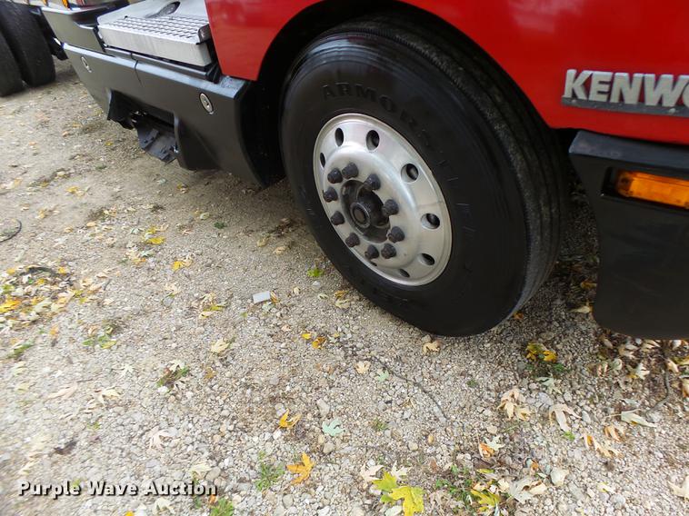 image for item DB9944 1995 Kenworth T600 semi truck