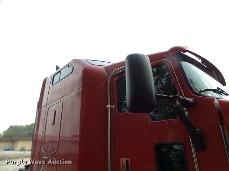 image for item DB9944 1995 Kenworth T600 semi truck