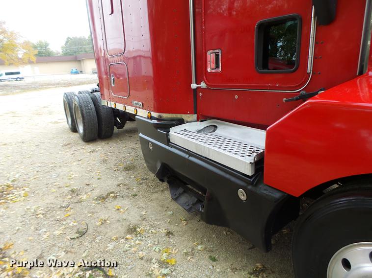 image for item DB9944 1995 Kenworth T600 semi truck