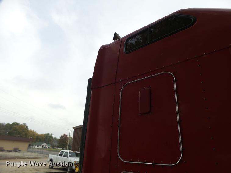 image for item DB9944 1995 Kenworth T600 semi truck