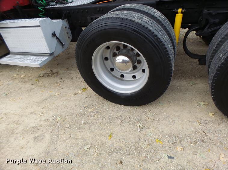 image for item DB9944 1995 Kenworth T600 semi truck