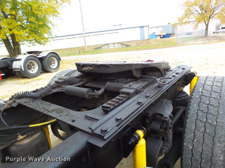 image for item DB9944 1995 Kenworth T600 semi truck