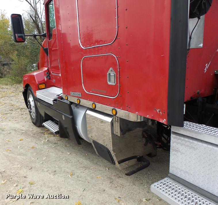 image for item DB9944 1995 Kenworth T600 semi truck