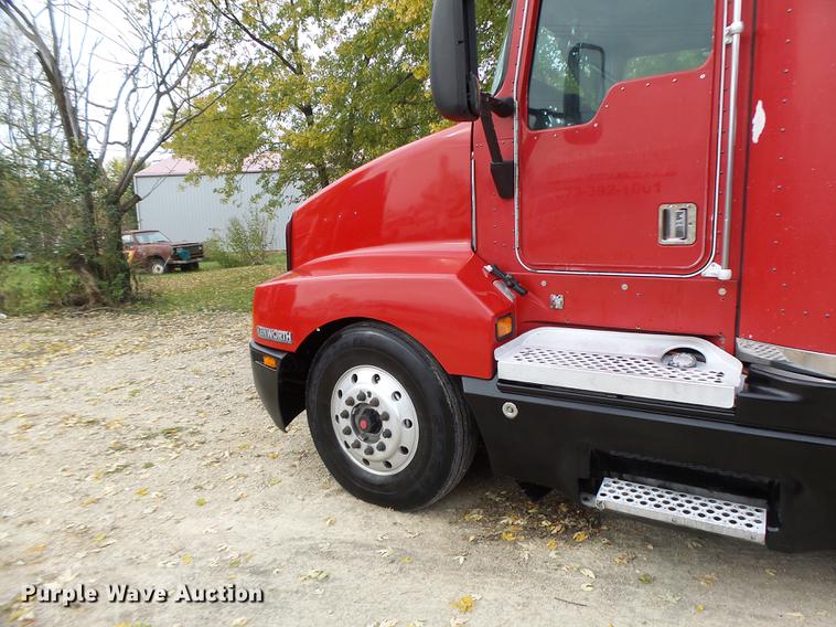 image for item DB9944 1995 Kenworth T600 semi truck