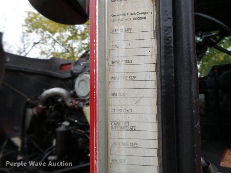 image for item DB9944 1995 Kenworth T600 semi truck