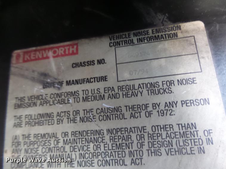 image for item DB9944 1995 Kenworth T600 semi truck