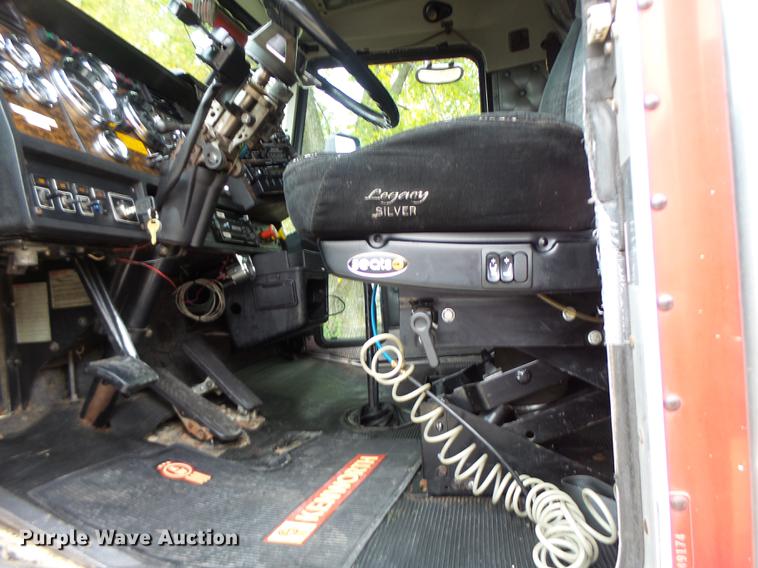 image for item DB9944 1995 Kenworth T600 semi truck