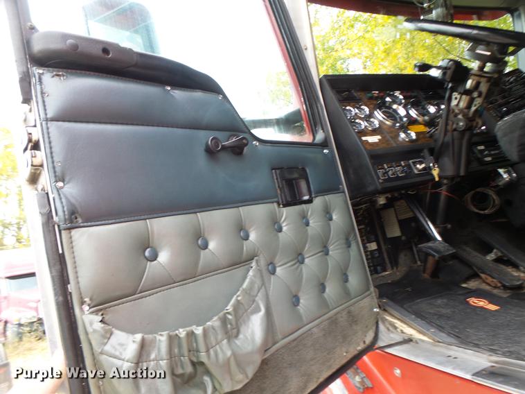 image for item DB9944 1995 Kenworth T600 semi truck