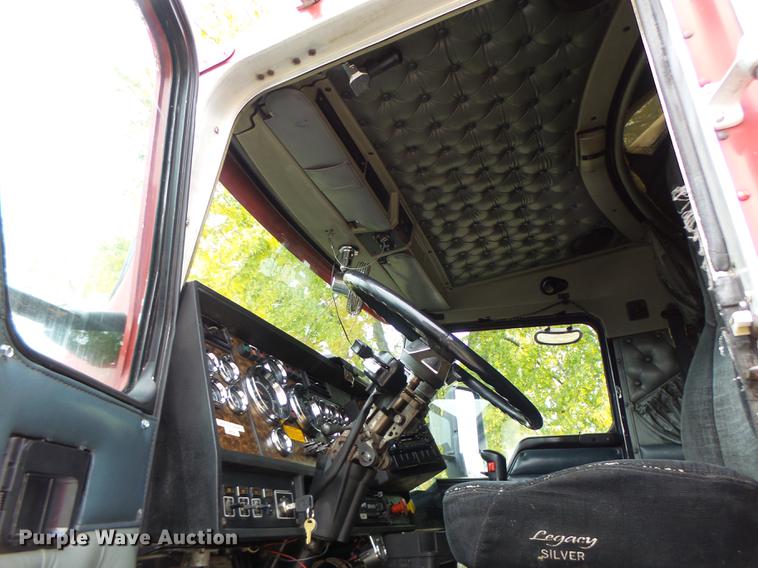 image for item DB9944 1995 Kenworth T600 semi truck