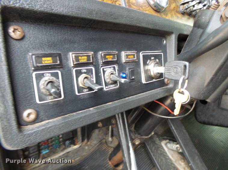 image for item DB9944 1995 Kenworth T600 semi truck