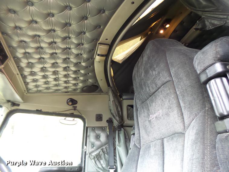 image for item DB9944 1995 Kenworth T600 semi truck