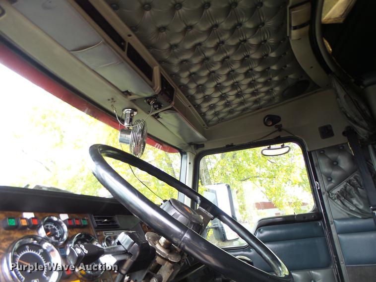 image for item DB9944 1995 Kenworth T600 semi truck