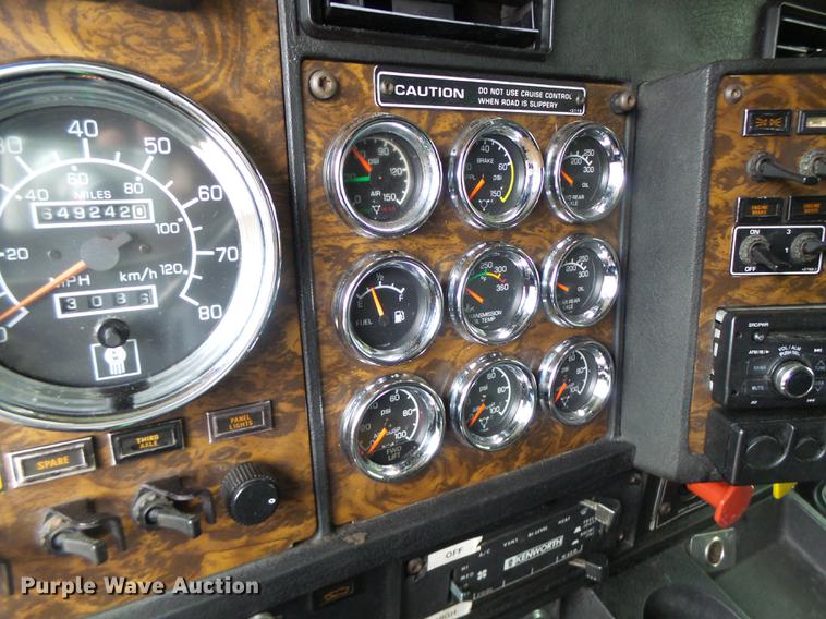 image for item DB9944 1995 Kenworth T600 semi truck