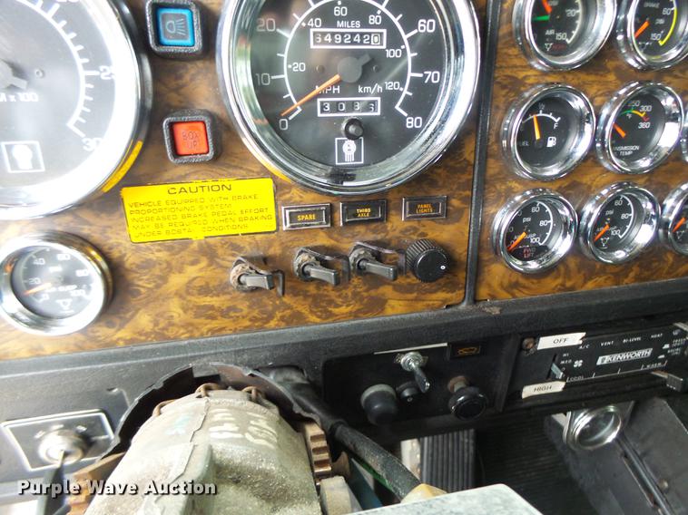 image for item DB9944 1995 Kenworth T600 semi truck