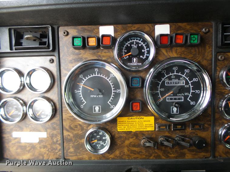 image for item DB9944 1995 Kenworth T600 semi truck