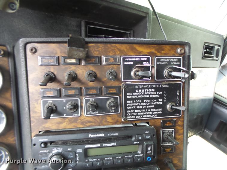 image for item DB9944 1995 Kenworth T600 semi truck