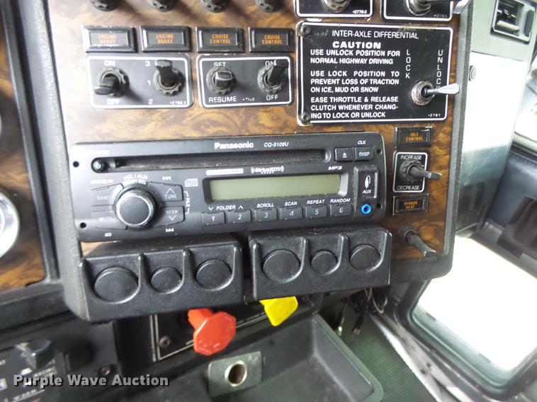 image for item DB9944 1995 Kenworth T600 semi truck