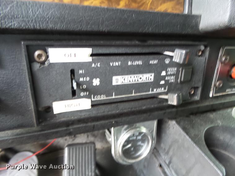 image for item DB9944 1995 Kenworth T600 semi truck