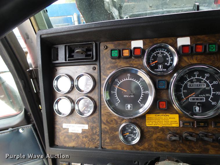 image for item DB9944 1995 Kenworth T600 semi truck