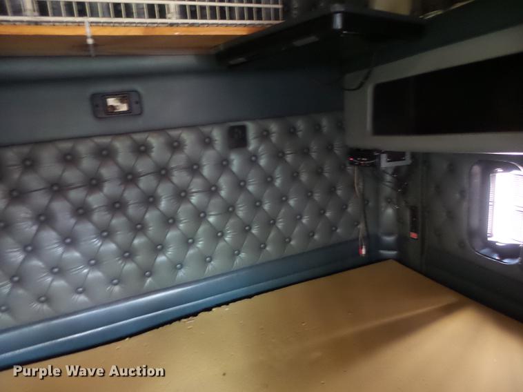 image for item DB9944 1995 Kenworth T600 semi truck