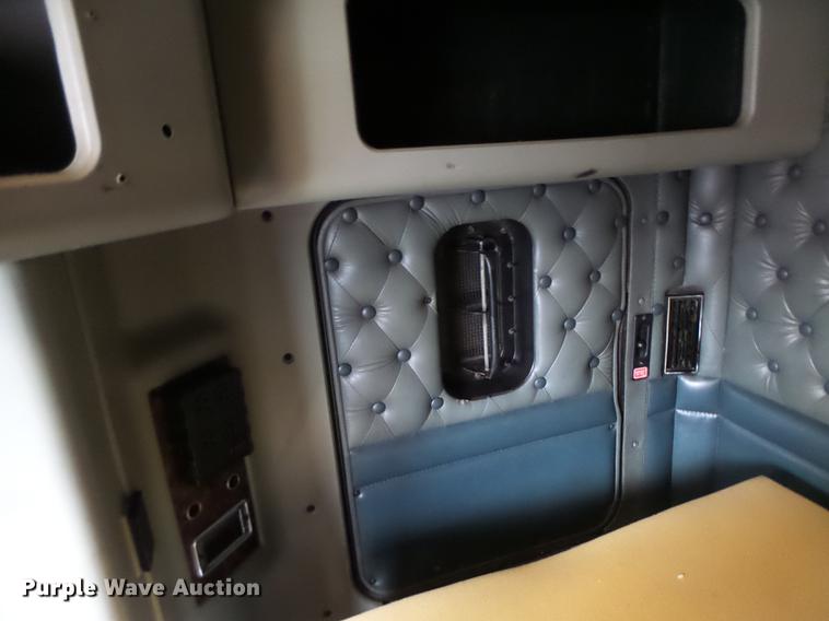 image for item DB9944 1995 Kenworth T600 semi truck