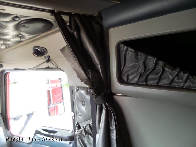 image for item DB9944 1995 Kenworth T600 semi truck