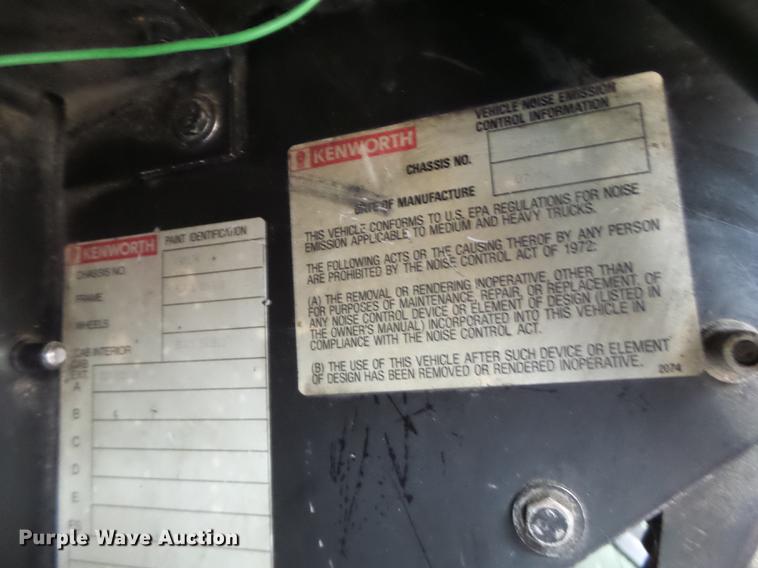 image for item DB9944 1995 Kenworth T600 semi truck