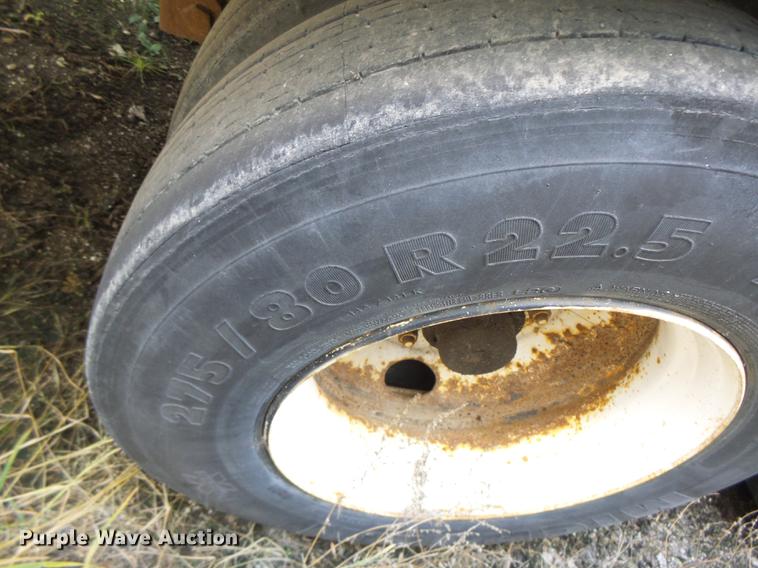 image for item DB9956 1998 Stoughton dry van trailer