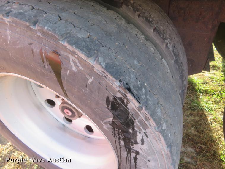 image for item DC0770 2010 Timpte Super Hopper double hopper grain trailer