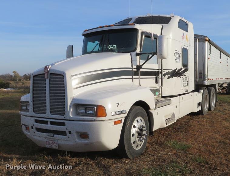 image for item DC0771 2005 Kenworth T600 semi truck