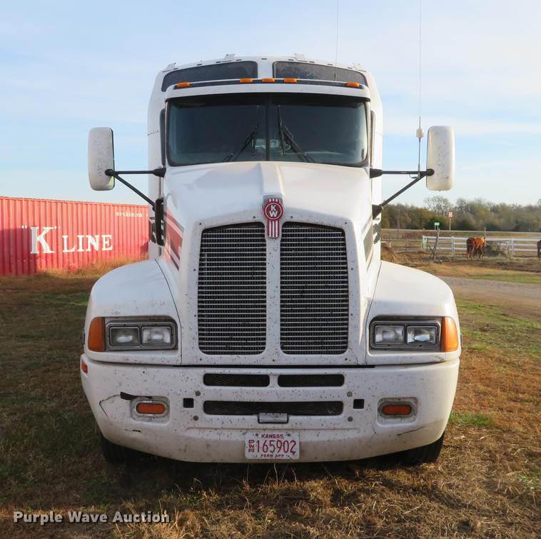 image for item DC0771 2005 Kenworth T600 semi truck