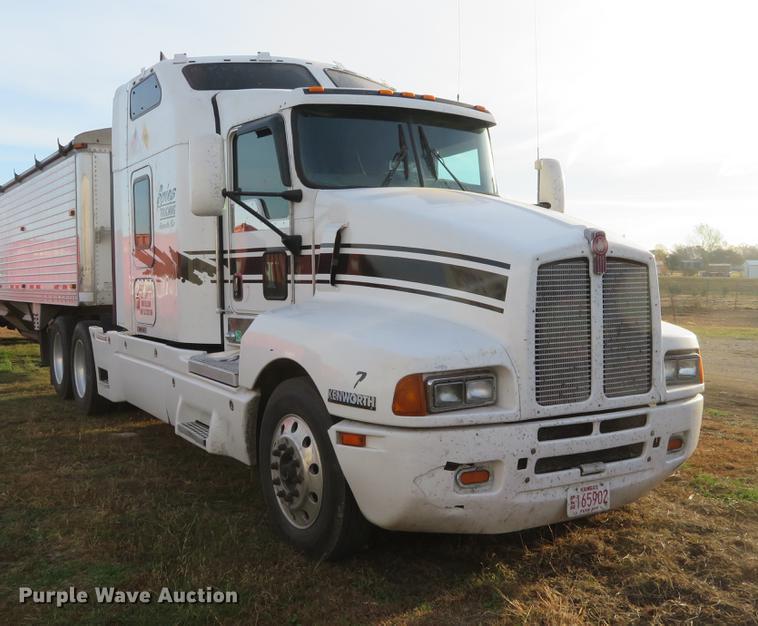 image for item DC0771 2005 Kenworth T600 semi truck