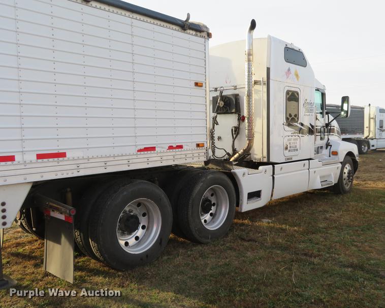 image for item DC0771 2005 Kenworth T600 semi truck