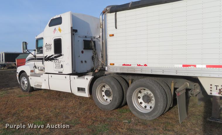 image for item DC0771 2005 Kenworth T600 semi truck