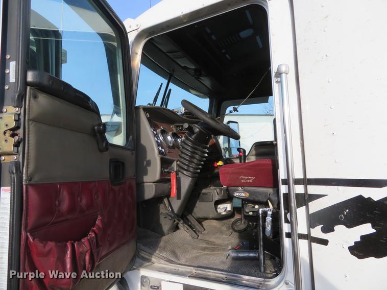 image for item DC0771 2005 Kenworth T600 semi truck
