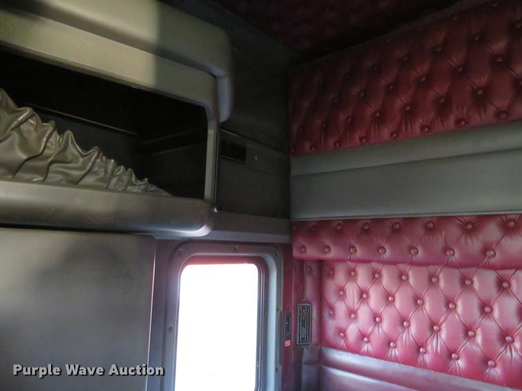 image for item DC0771 2005 Kenworth T600 semi truck