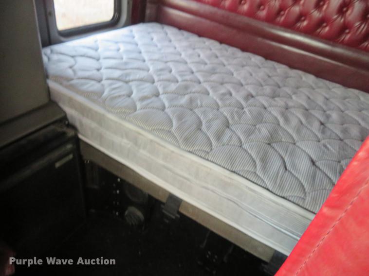 image for item DC0771 2005 Kenworth T600 semi truck