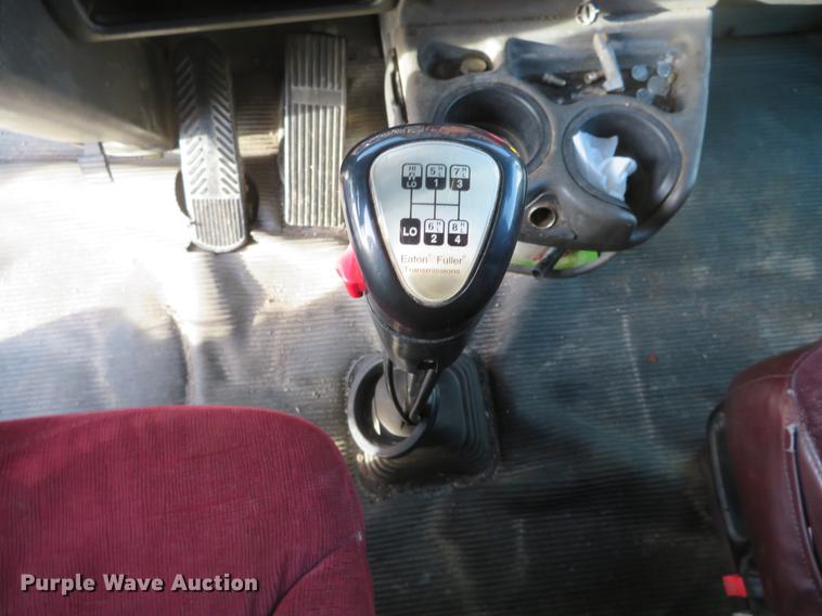 image for item DC0771 2005 Kenworth T600 semi truck