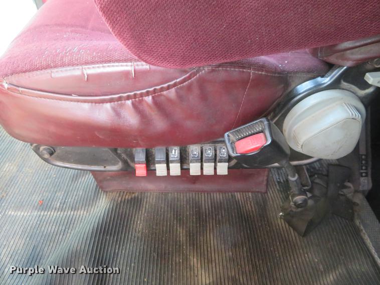 image for item DC0771 2005 Kenworth T600 semi truck