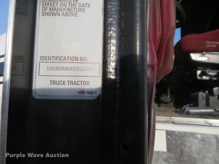 image for item DC0771 2005 Kenworth T600 semi truck