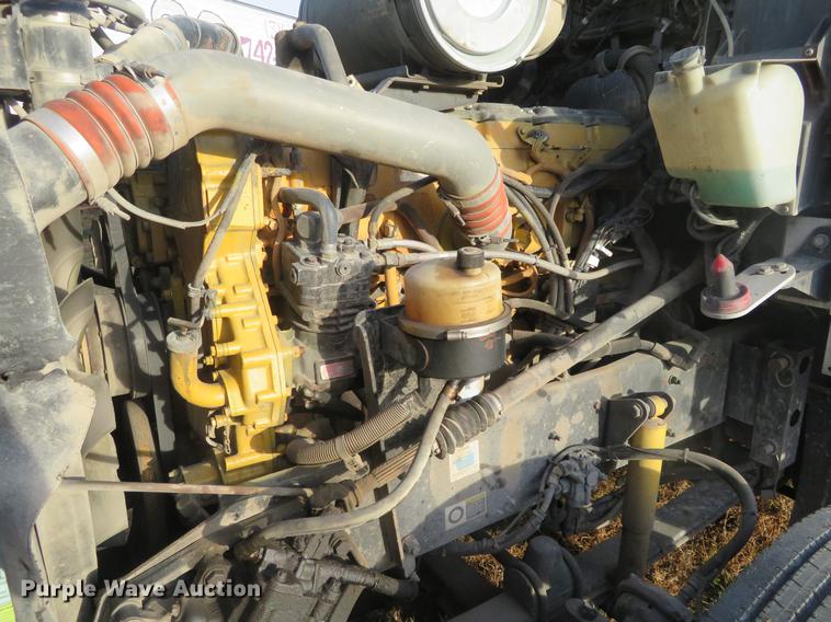 image for item DC0771 2005 Kenworth T600 semi truck