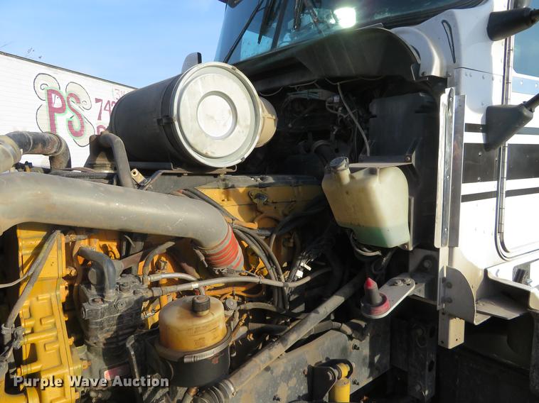 image for item DC0771 2005 Kenworth T600 semi truck