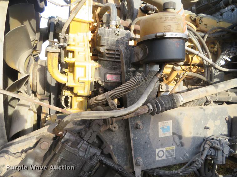 image for item DC0771 2005 Kenworth T600 semi truck