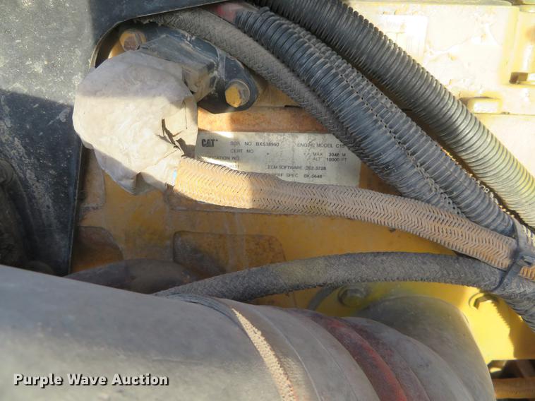 image for item DC0771 2005 Kenworth T600 semi truck