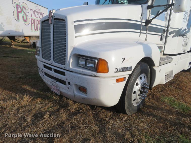 image for item DC0771 2005 Kenworth T600 semi truck